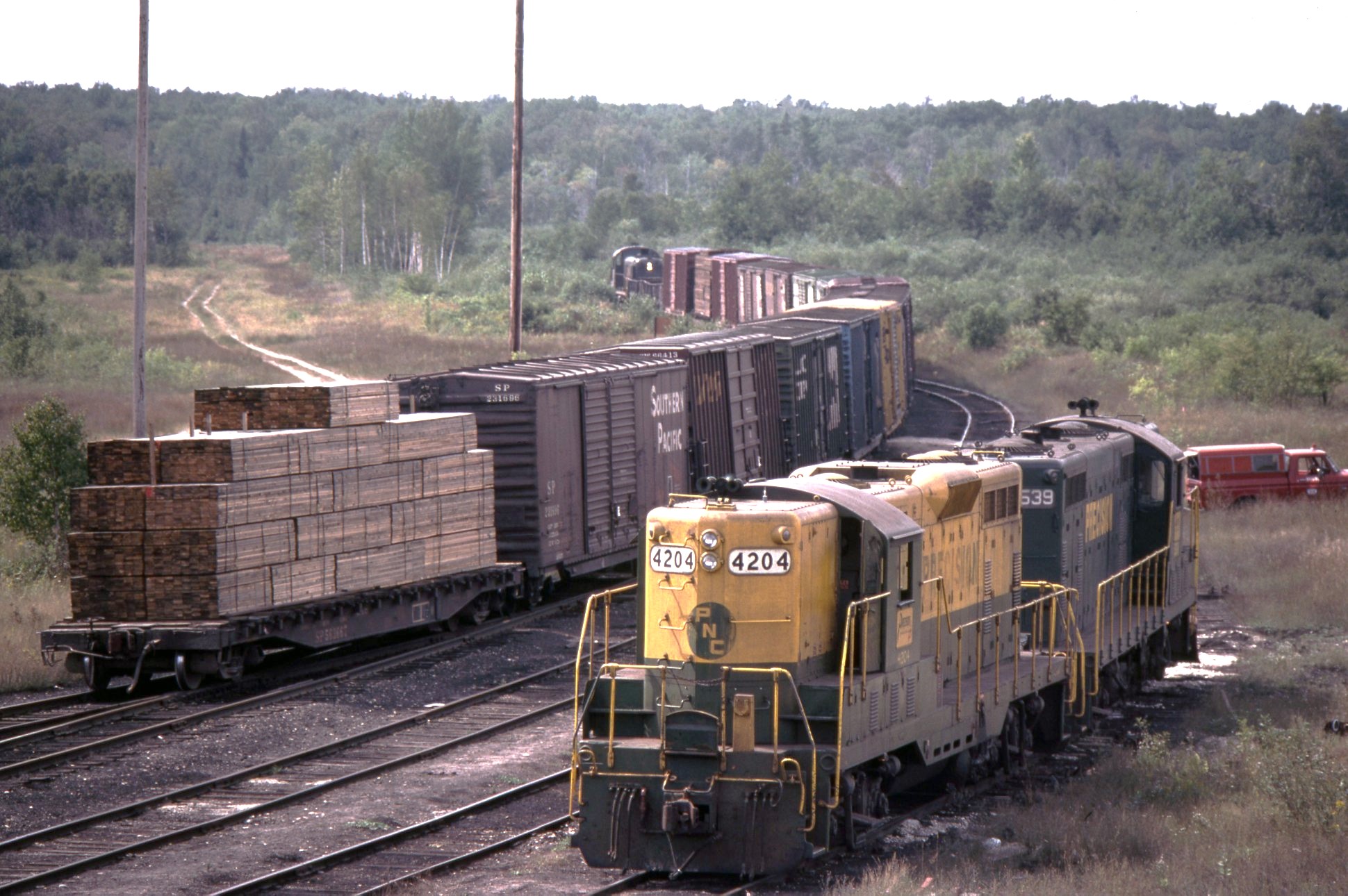 D&M 975 switches cars at Mackinaw City