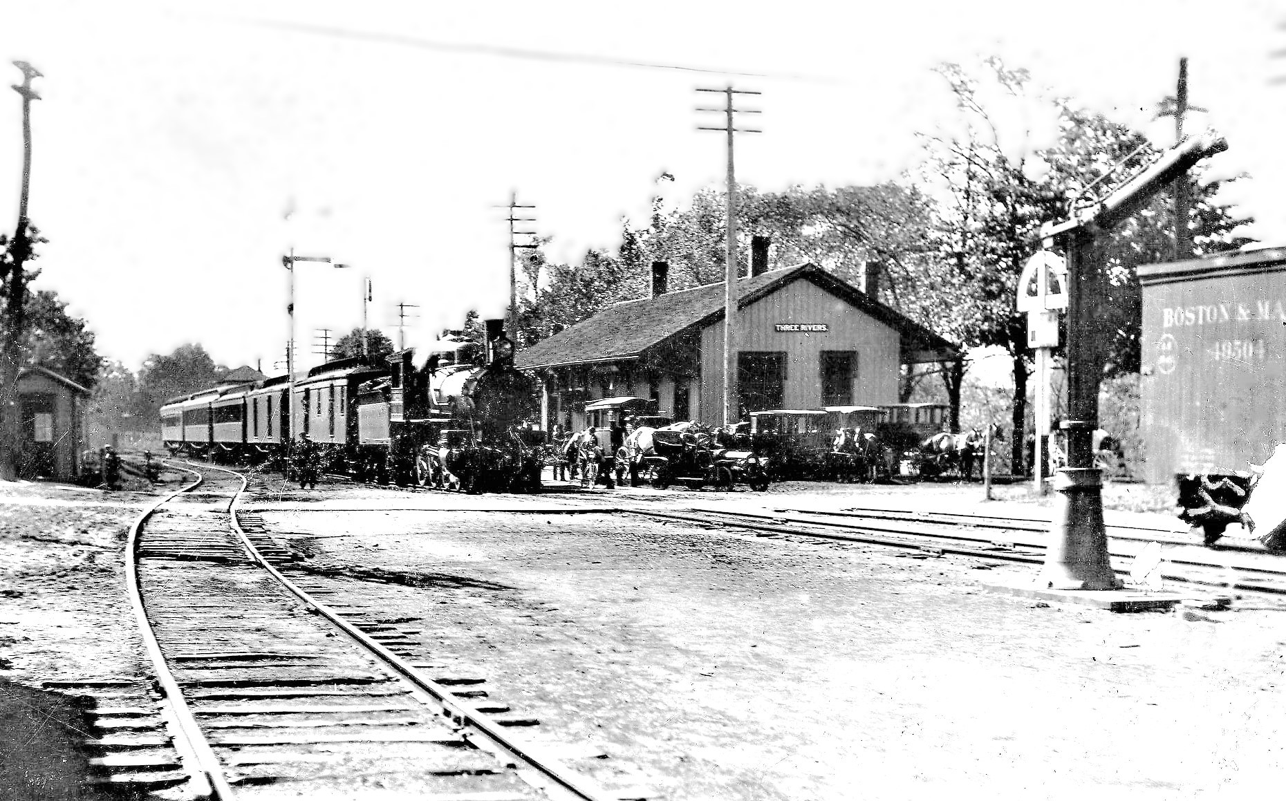 MC Station at Three Rivers with train