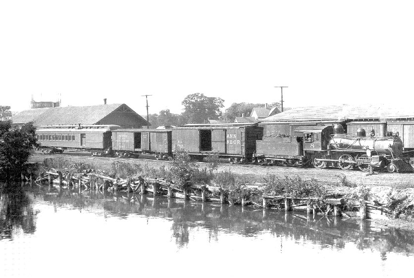 M&NE Mixed Train at Traverse City